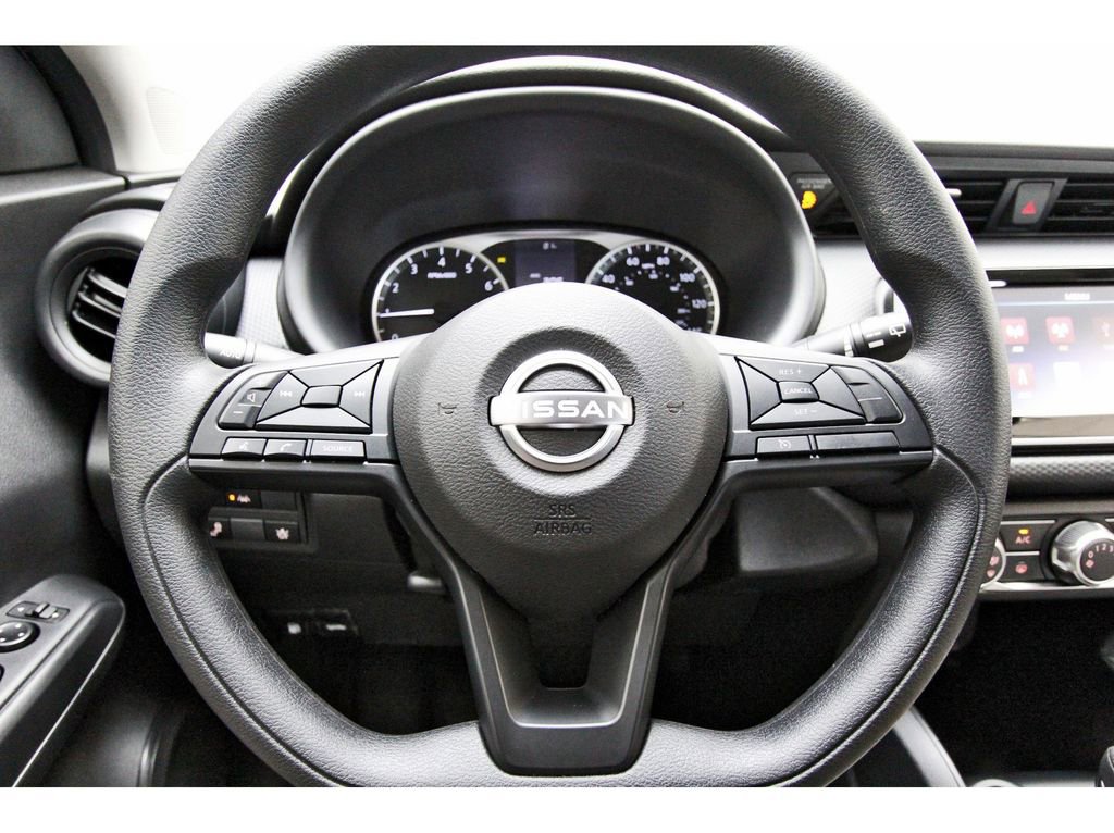 Certified 2025 Nissan Kicks Play S image 11