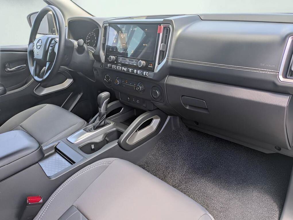 Used 2025 Nissan Frontier SV AWD/4WD image 26