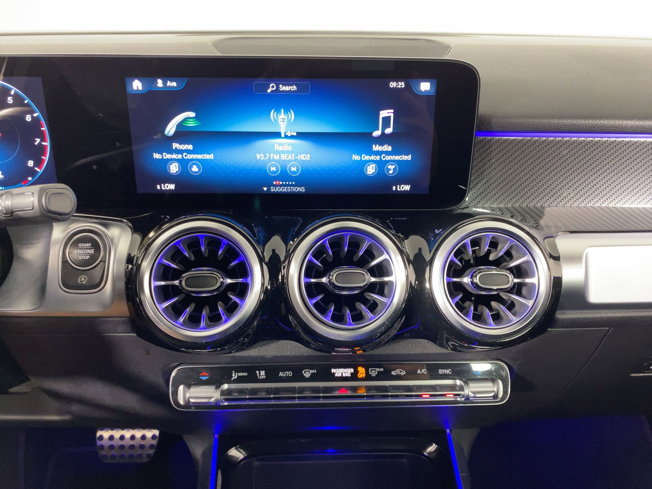 Used 2022 Mercedes-Benz GLB 250 4MATIC image 23