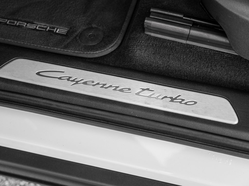 Used 2024 Porsche Cayenne Turbo AWD/4WD image 18