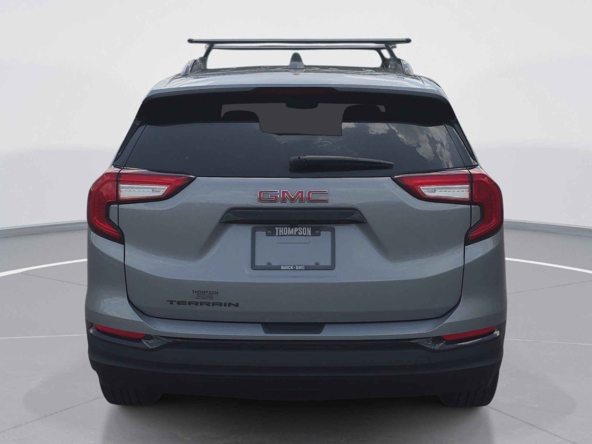 Used 2024 GMC Terrain SLE w/ Driver Convenience Package FWD image 4