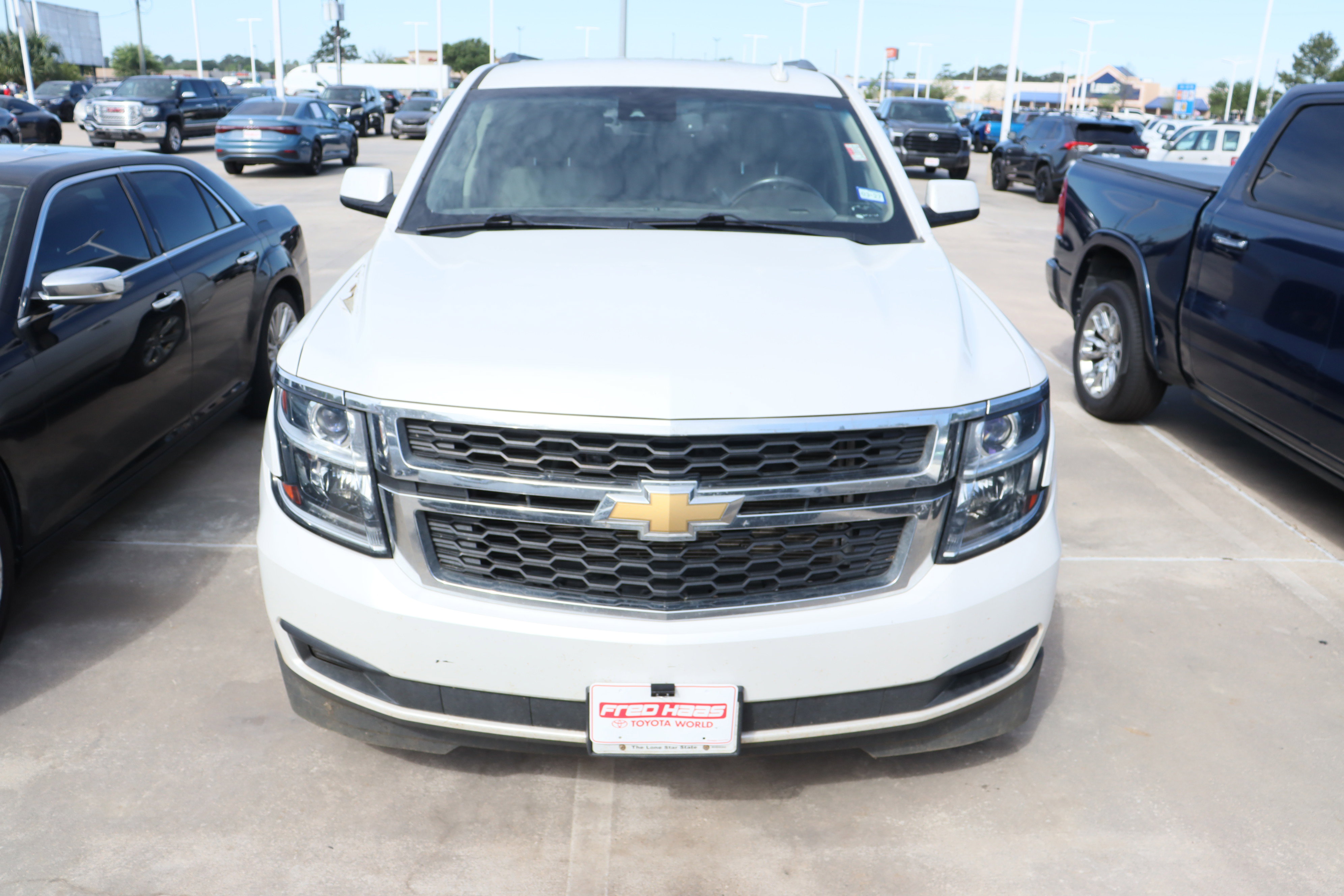 Used 2016 Chevrolet Suburban LT RWD image 4