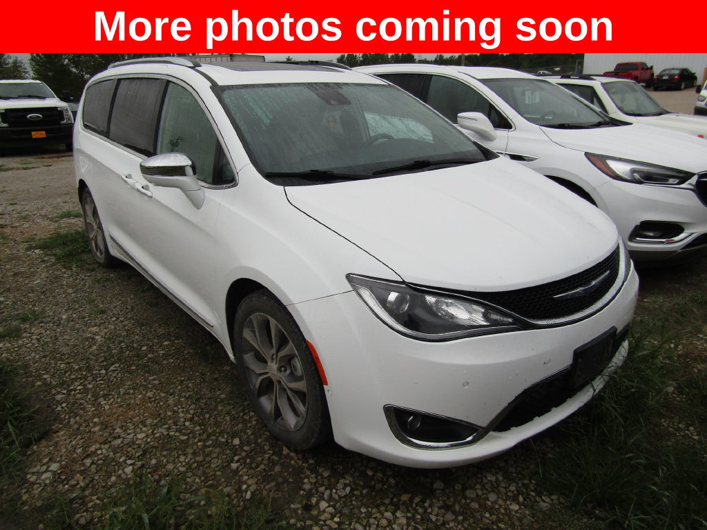 Used 2019 Chrysler Pacifica Limited w/ Tire & Wheel Group FWD image 7
