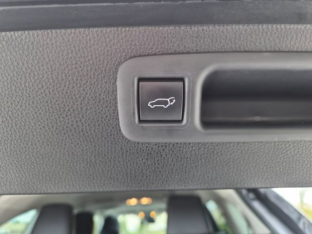 Used 2022 Toyota Highlander XLE AWD/4WD image 12