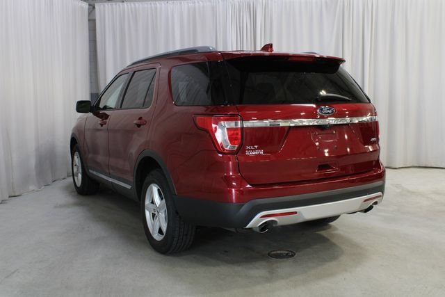 Used 2017 Ford Explorer XLT w/ Equipment Group 202A AWD/4WD image 24