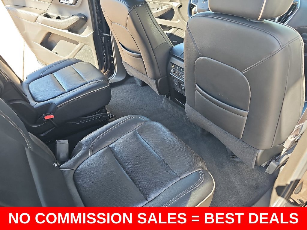 Used 2023 Chevrolet Traverse Premier w/ Redline Edition AWD/4WD image 11