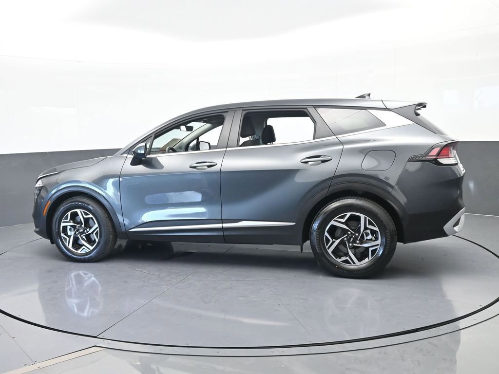 Used 2024 Kia Sportage LX image 3