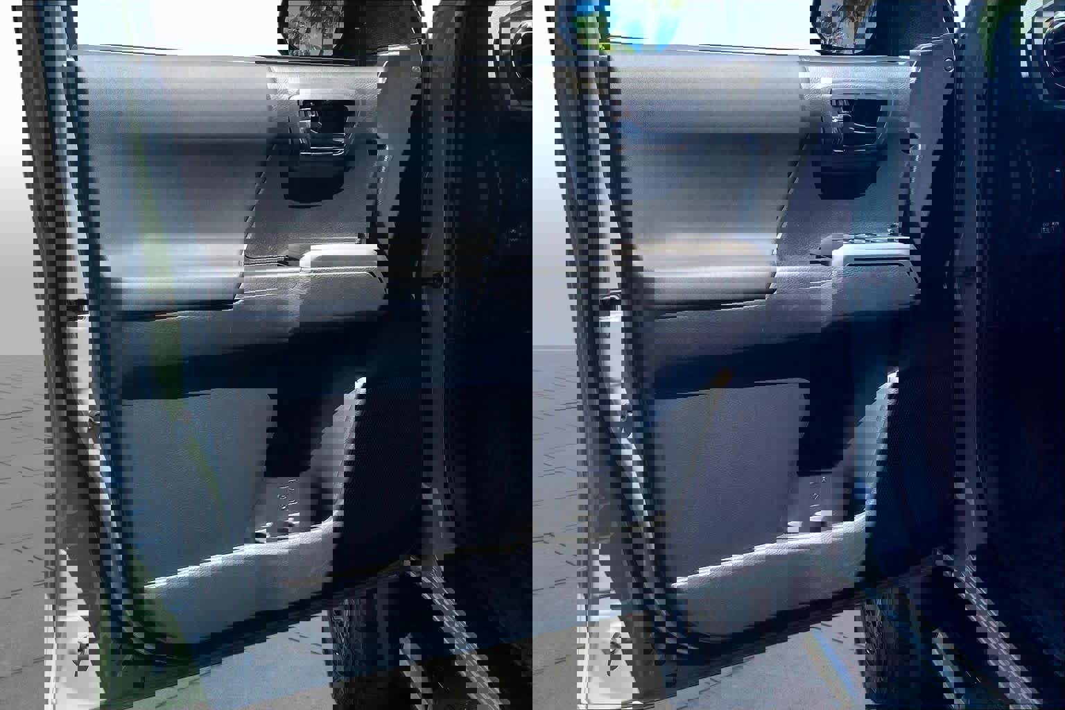 Used 2023 Toyota Tacoma TRD Off-Road image 21