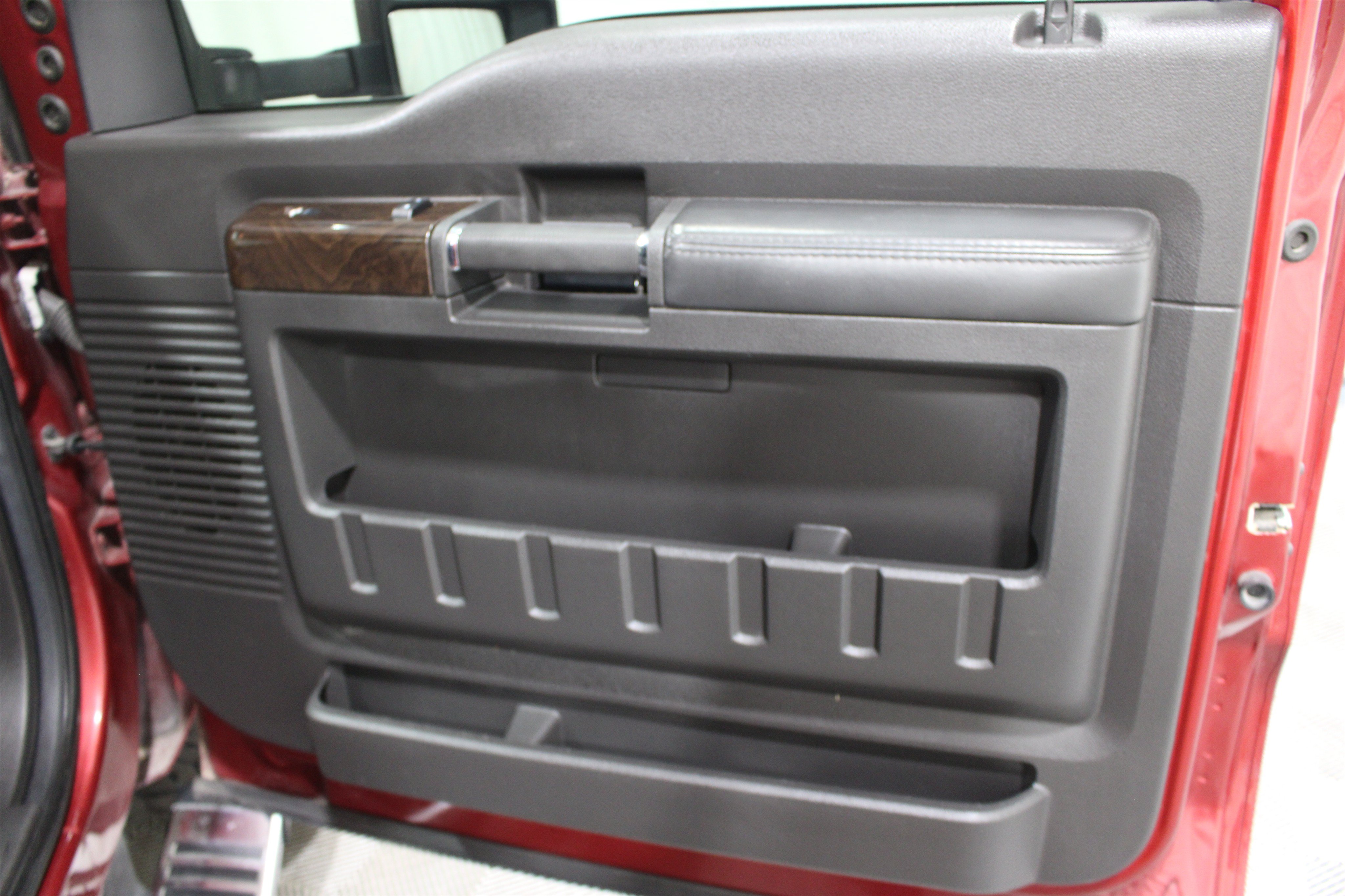 Used 2013 Ford F250 Platinum w/ FX4 Off Road Pkg AWD/4WD image 27