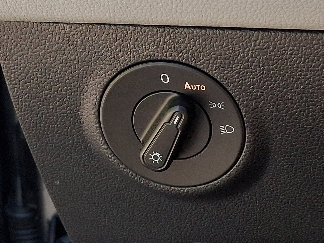 Certified 2023 Volkswagen Taos SE FWD image 24