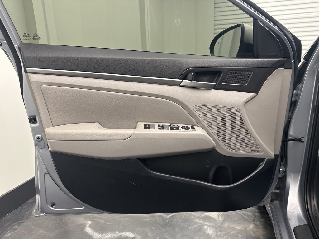 Used 2017 Hyundai Elantra Limited w/ Limited Tech Package 04 image 13