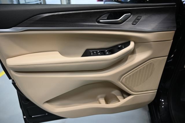 Used 2023 Jeep Grand Cherokee L Limited image 30