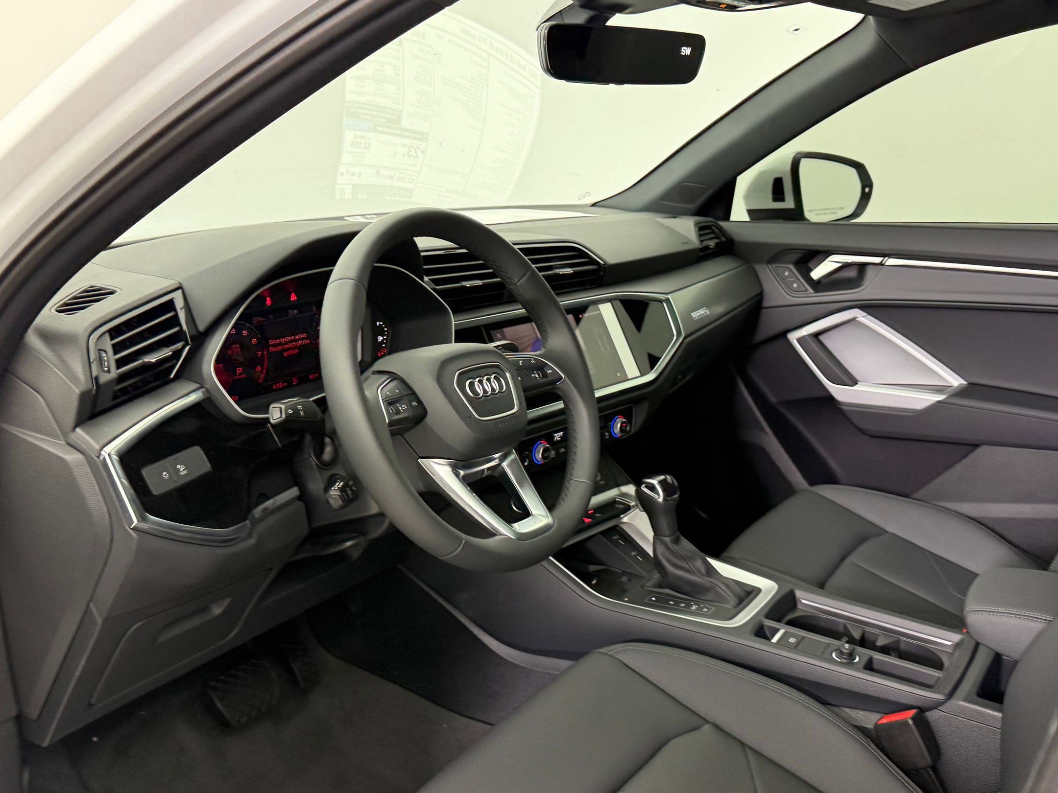 Used 2025 Audi Q3 2.0T Premium w/ Convenience Package AWD/4WD image 4