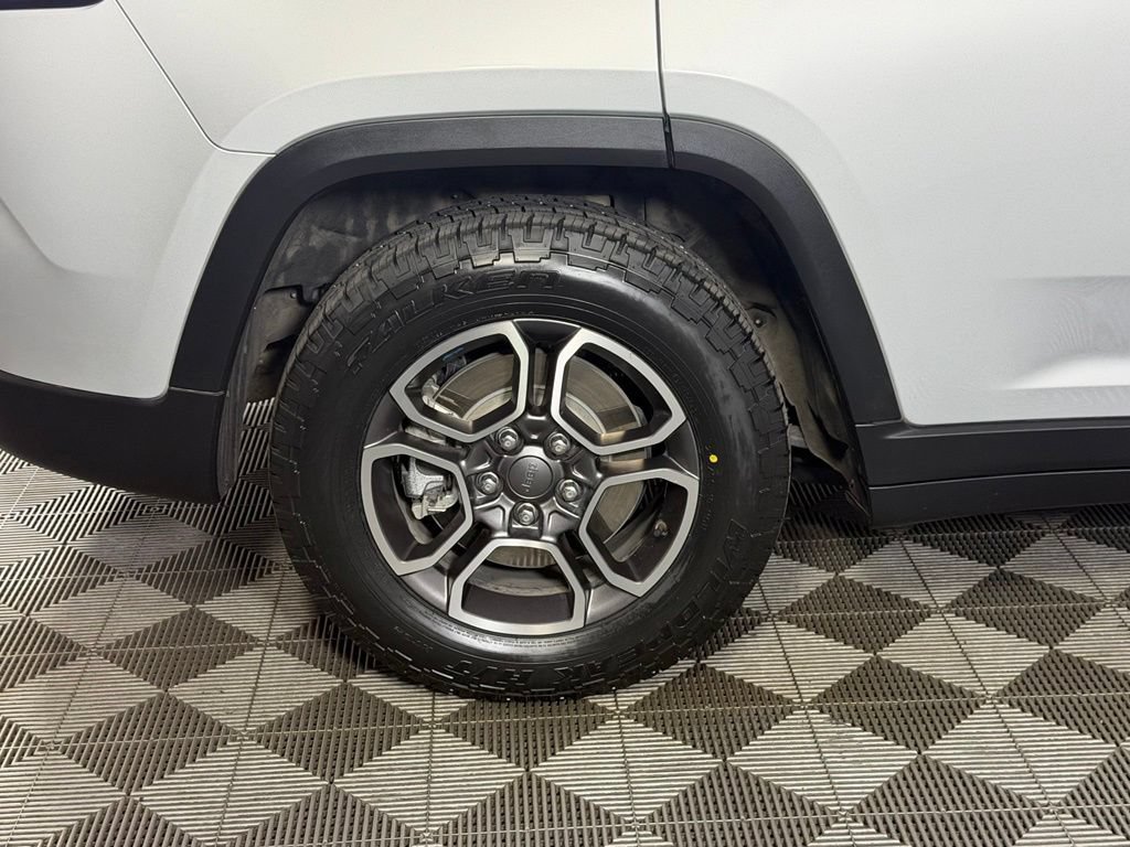 Used 2023 Jeep Grand Cherokee Trailhawk w/ Advanced Protech Group II AWD/4WD image 12