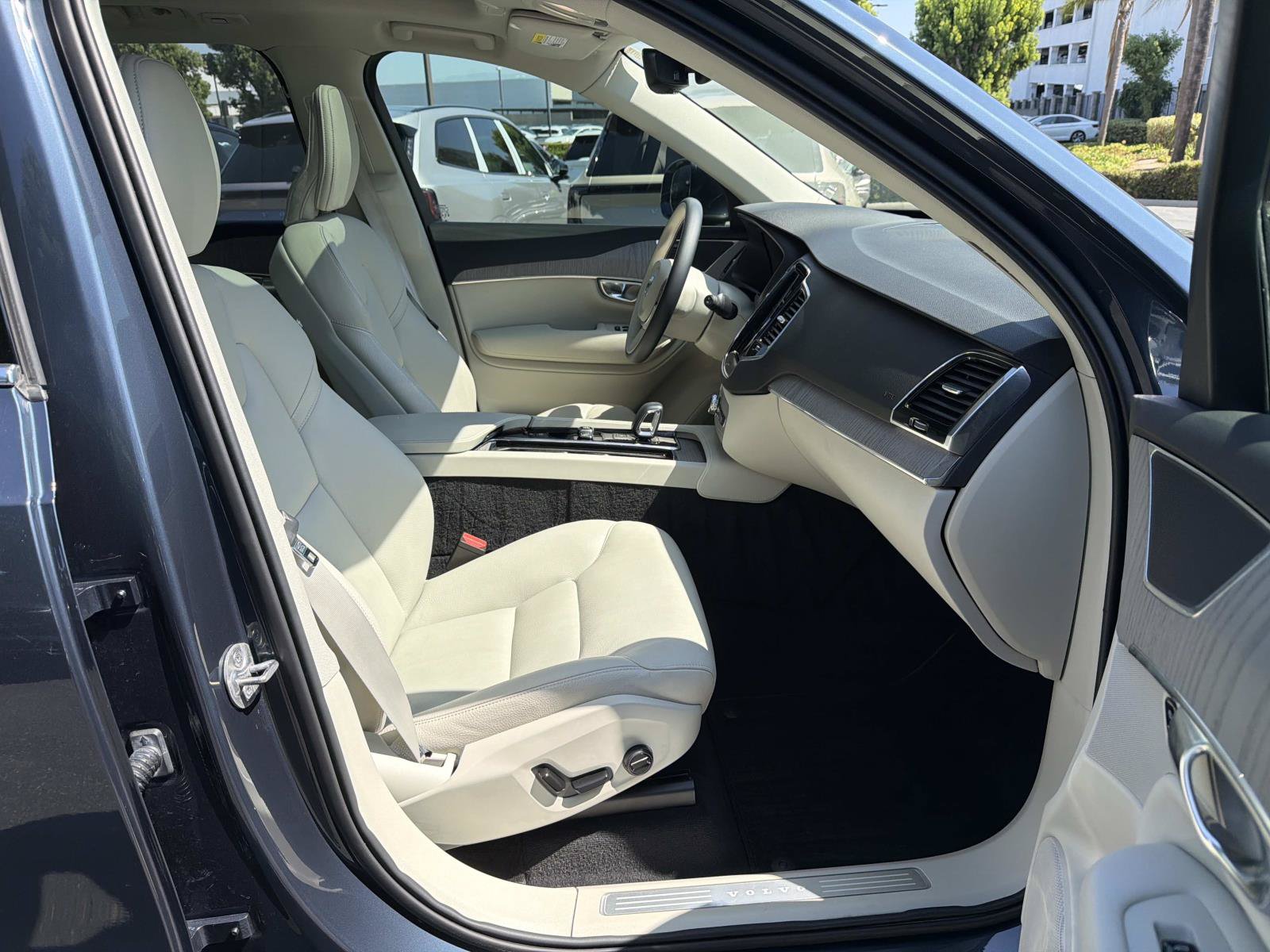 Certified 2025 Volvo XC90 T8 Plus w/ Protection Package Premier AWD/4WD image 26