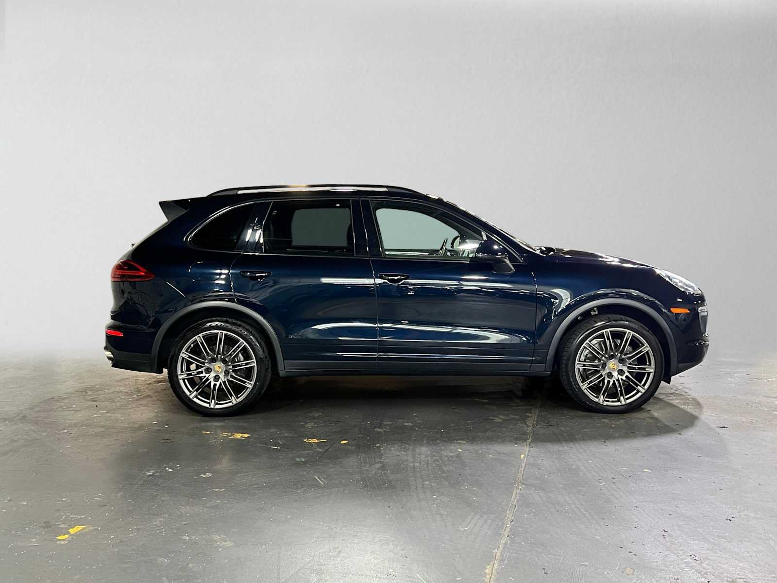 Used 2018 Porsche Cayenne AWD/4WD image 2
