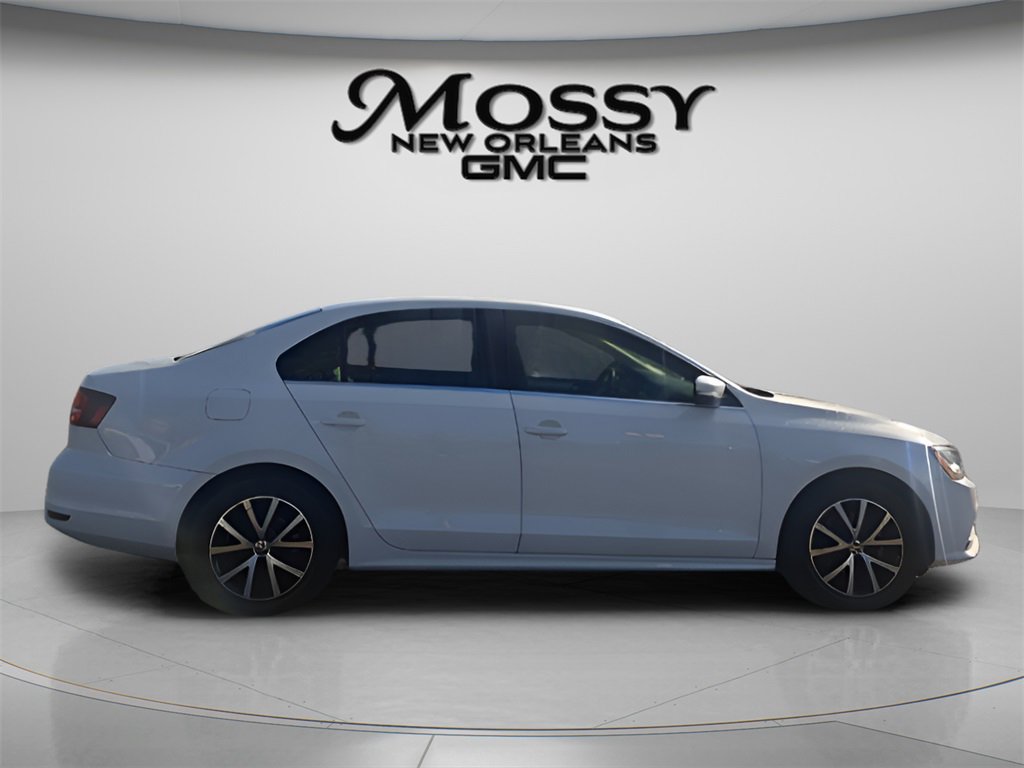 Used 2017 Volkswagen Jetta SE image 4