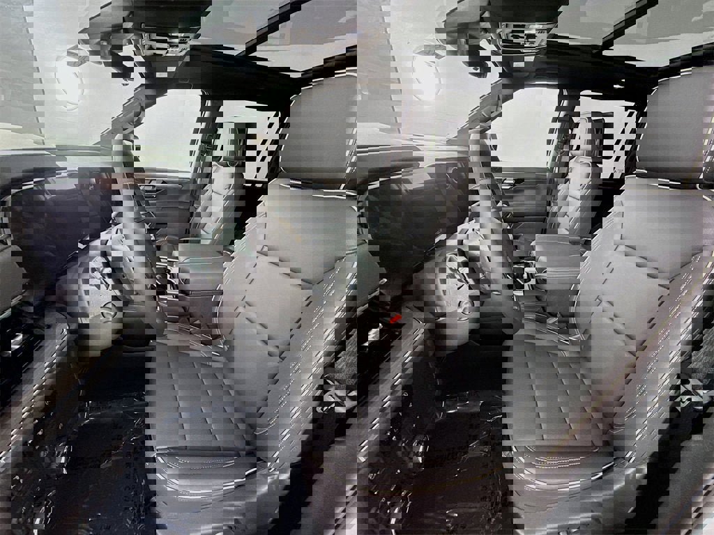 New 2025 Chevrolet Suburban Premier image 17