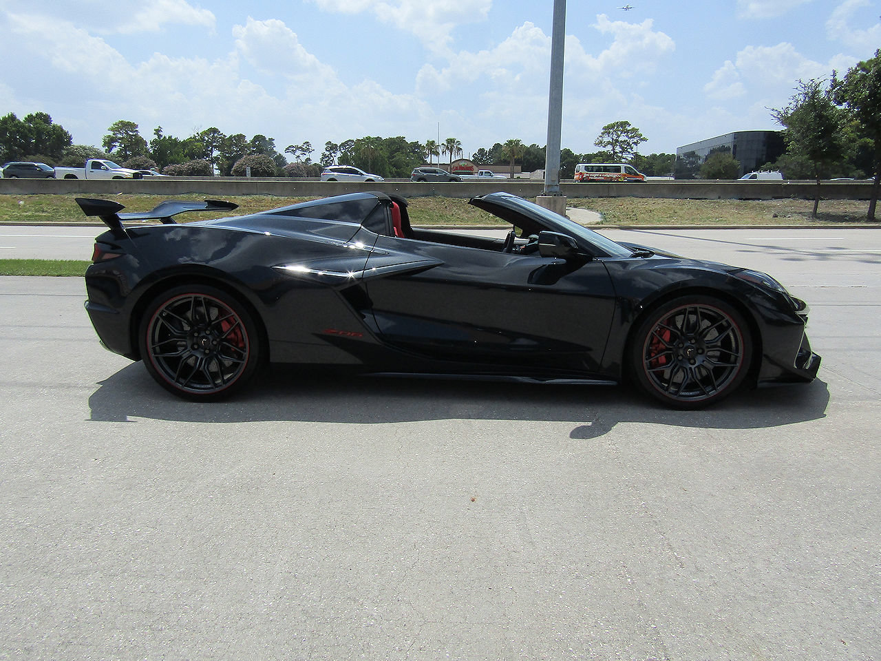 Used 2024 Chevrolet Corvette Z06 w/ Z07 Performance Package RWD image 4