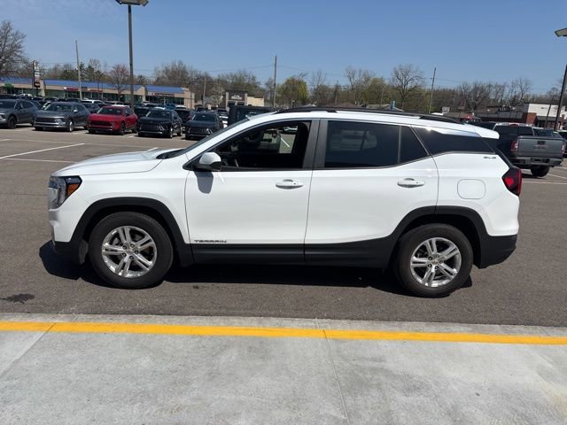 Used 2022 GMC Terrain SLE w/ Driver Convenience Package FWD image 11