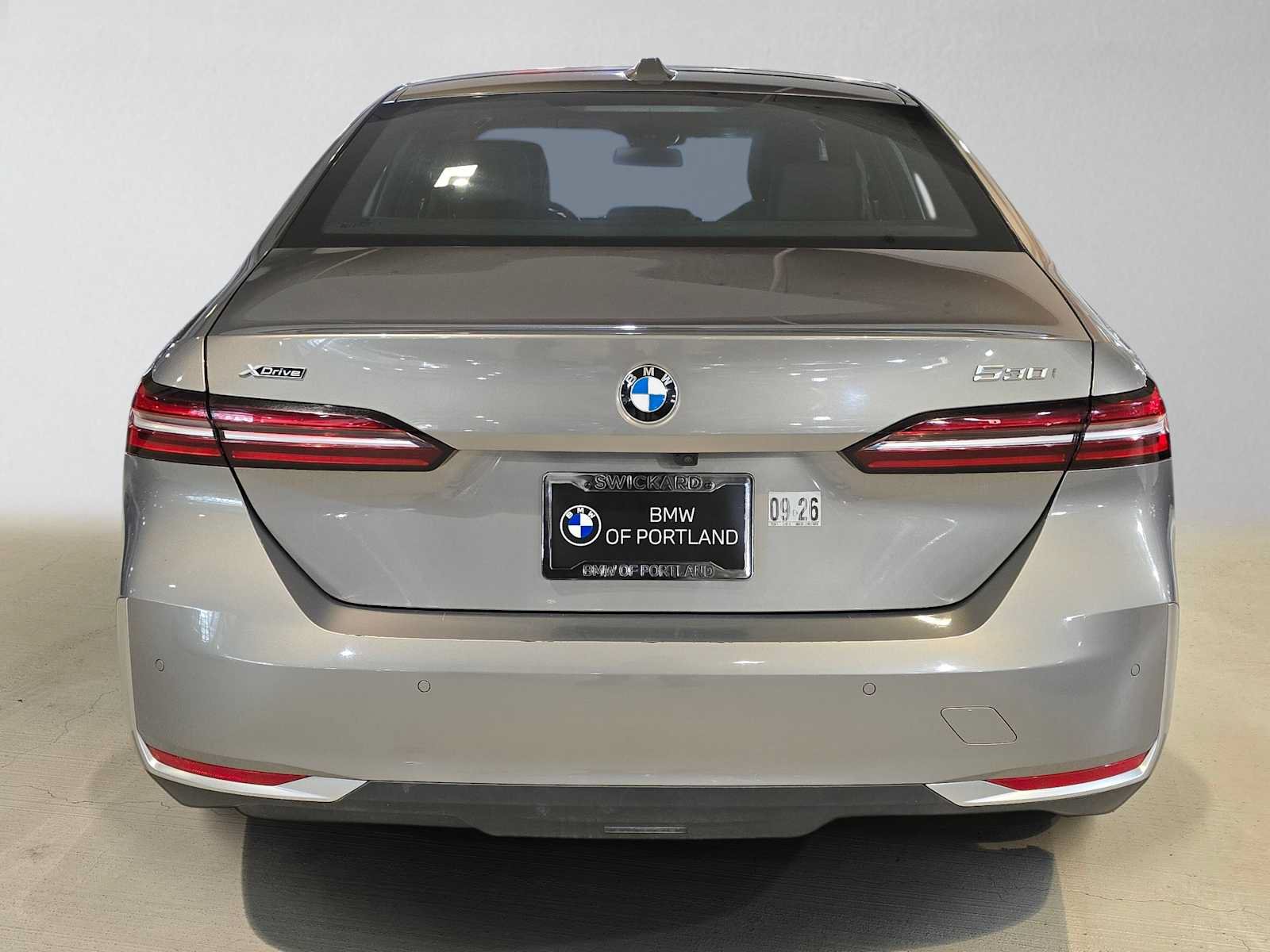 Used 2024 BMW 530i xDrive AWD/4WD image 4