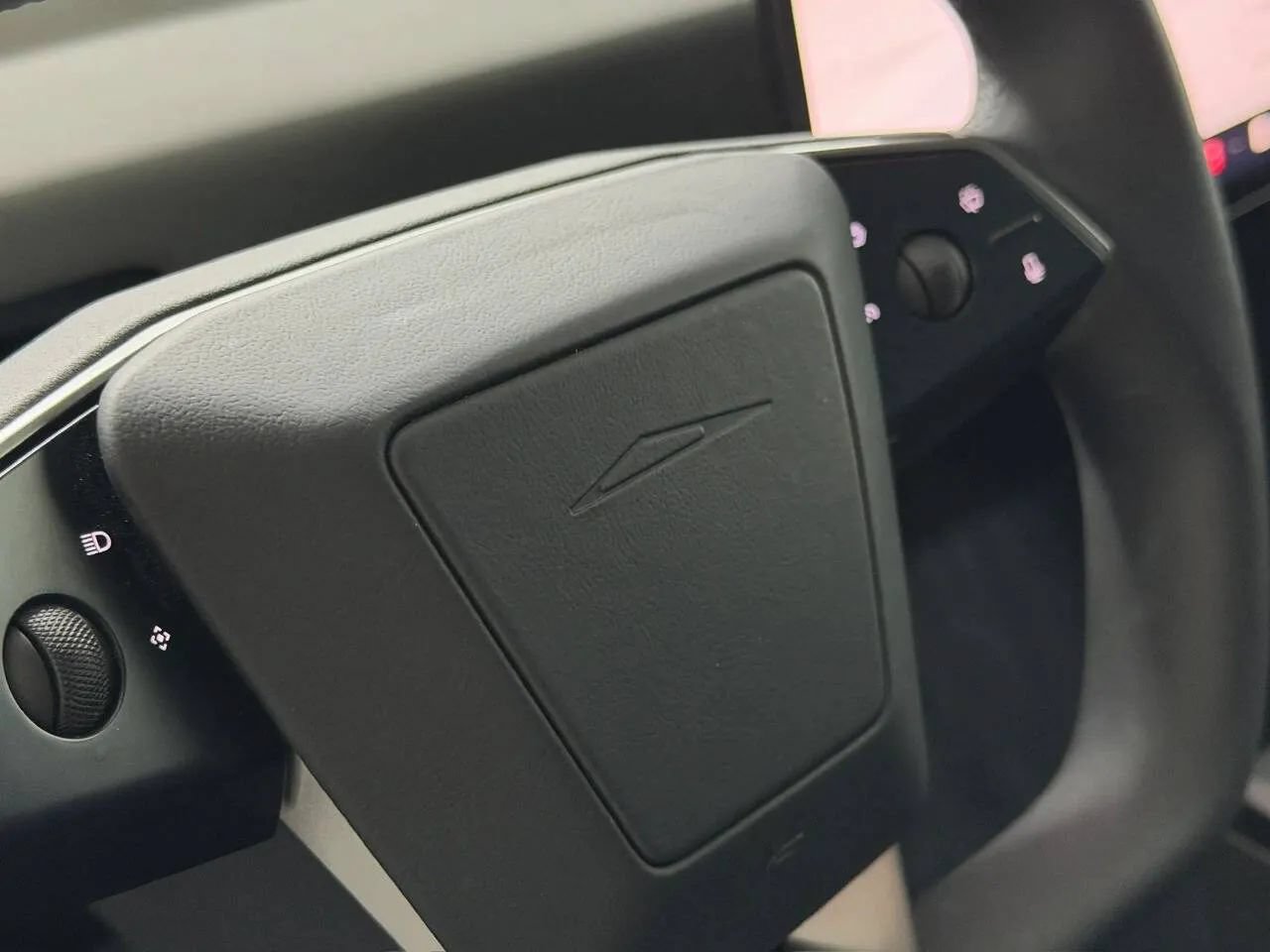 Used 2025 Tesla Cybertruck 2WD Crew Cab image 23