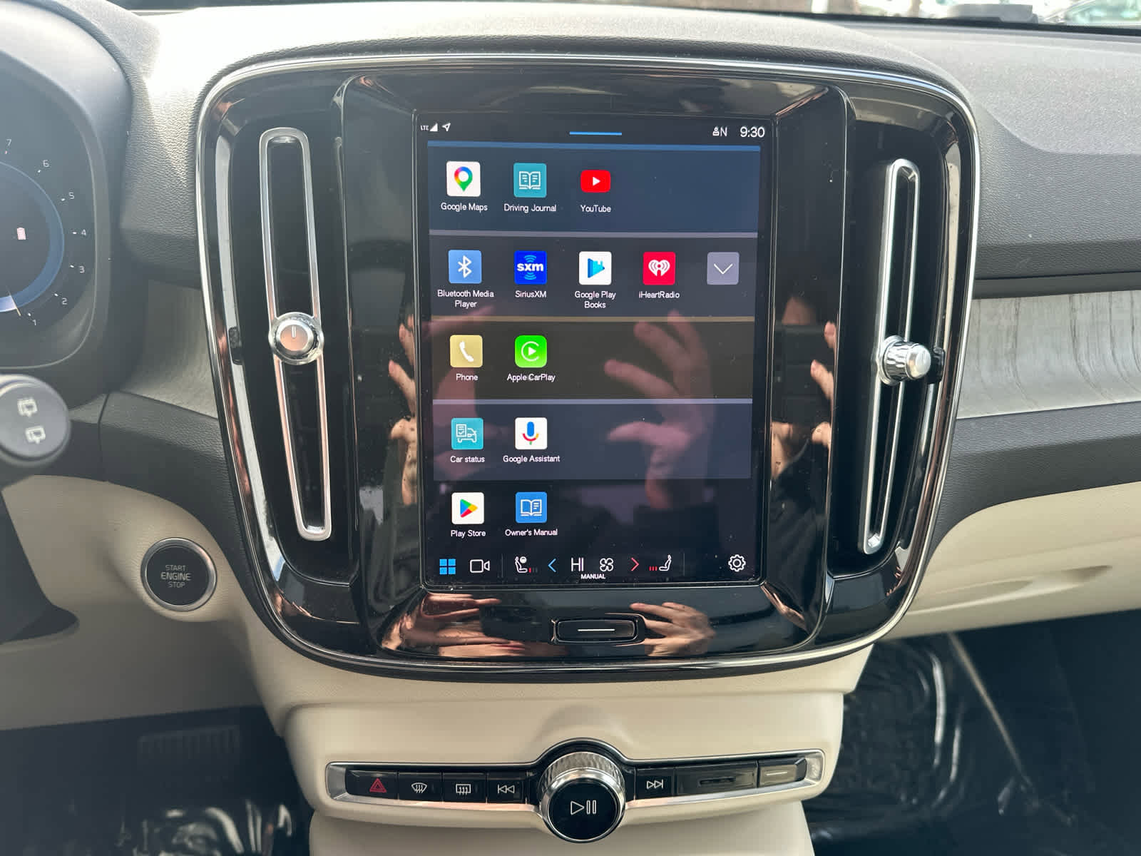 Used 2023 Volvo XC40 B5 Plus w/ Protection Package Premier image 21