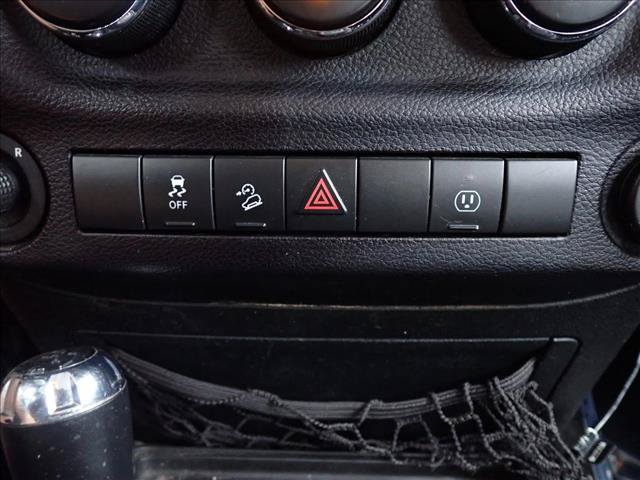 Used 2015 Jeep Wrangler Unlimited Rubicon w/ Connectivity Group AWD/4WD image 19
