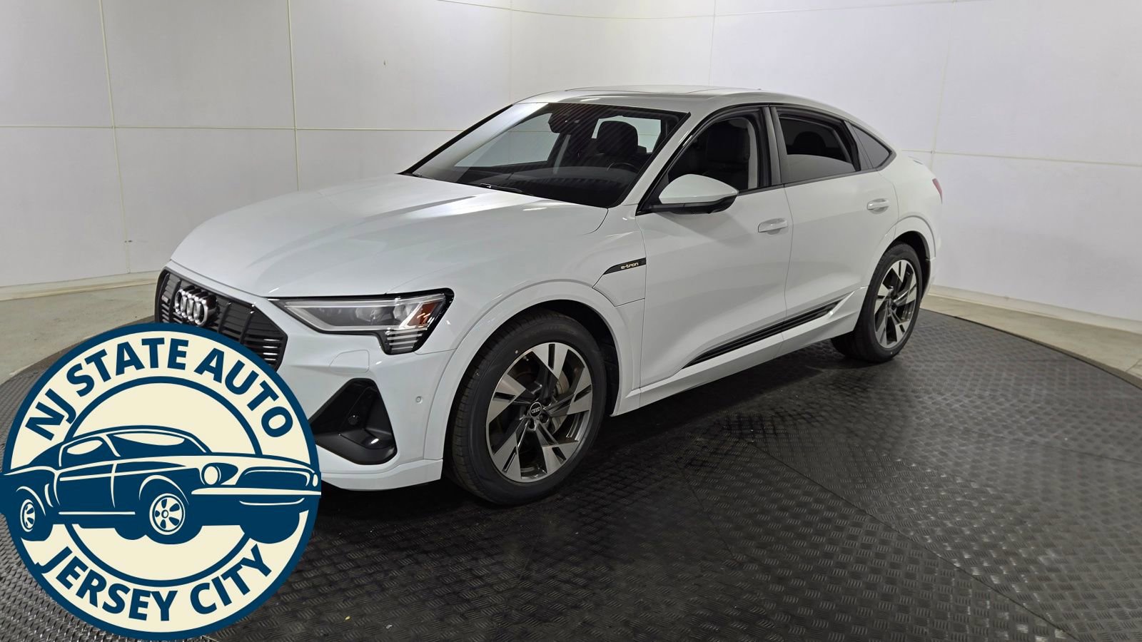 Used 2022 Audi e-tron Premium w/ Convenience Plus Package image 5