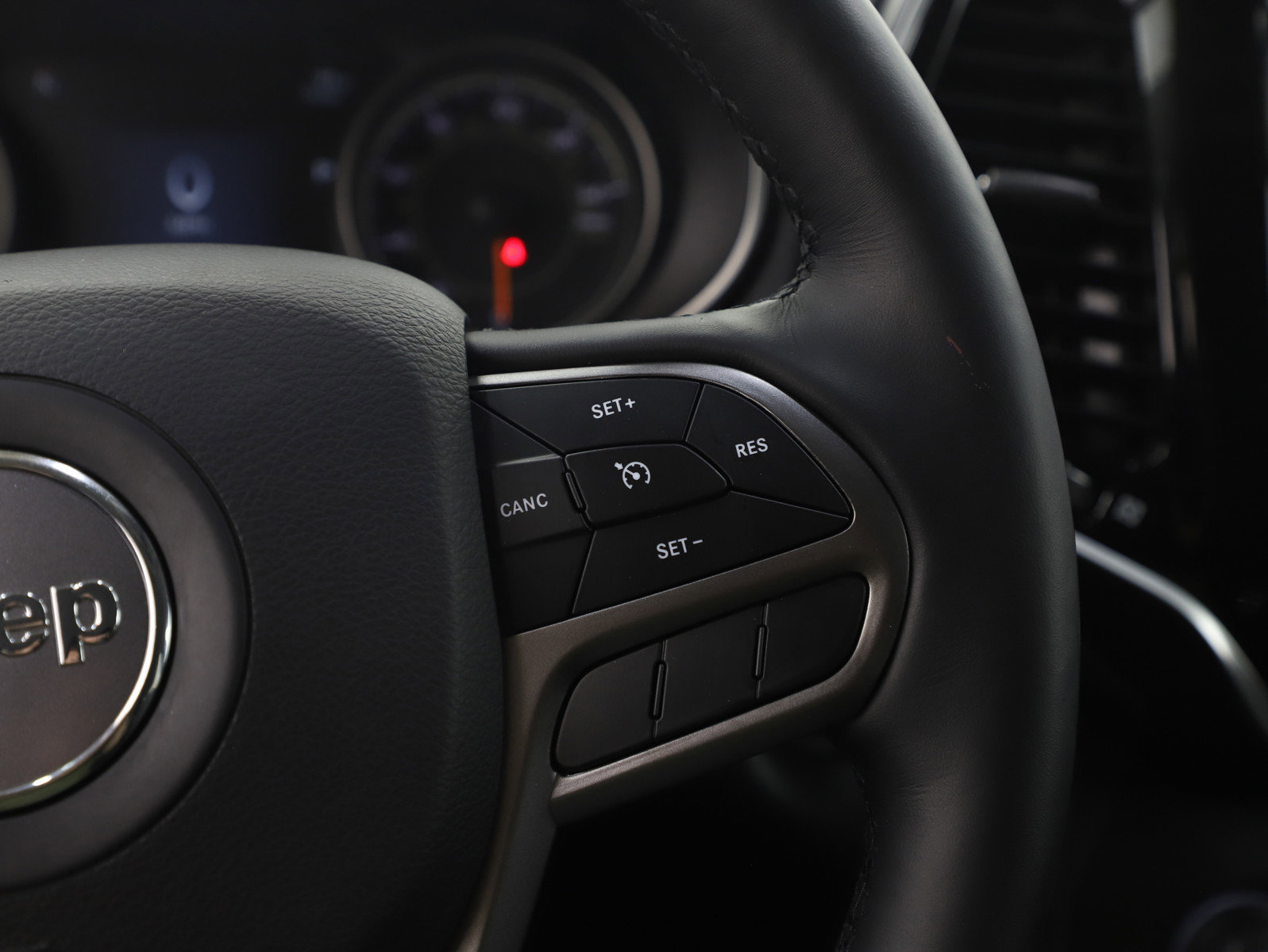 Used 2020 Jeep Cherokee Limited image 27