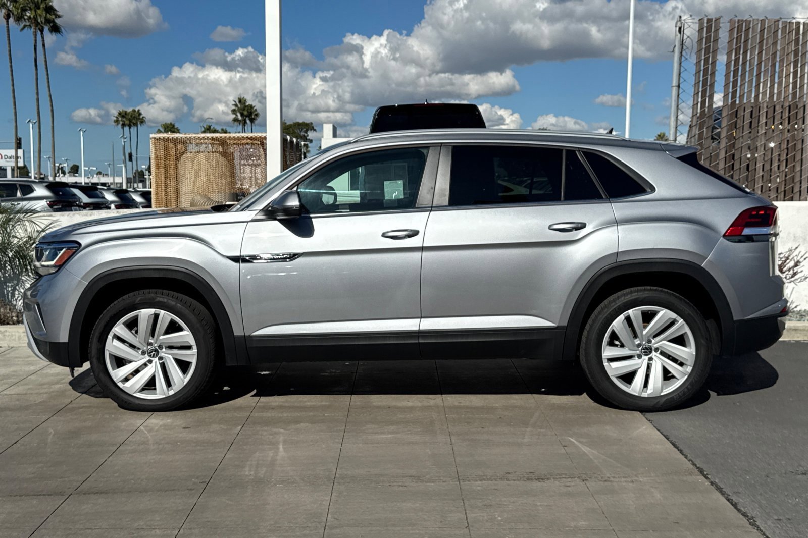Certified 2022 Volkswagen Atlas Cross Sport SE image 8
