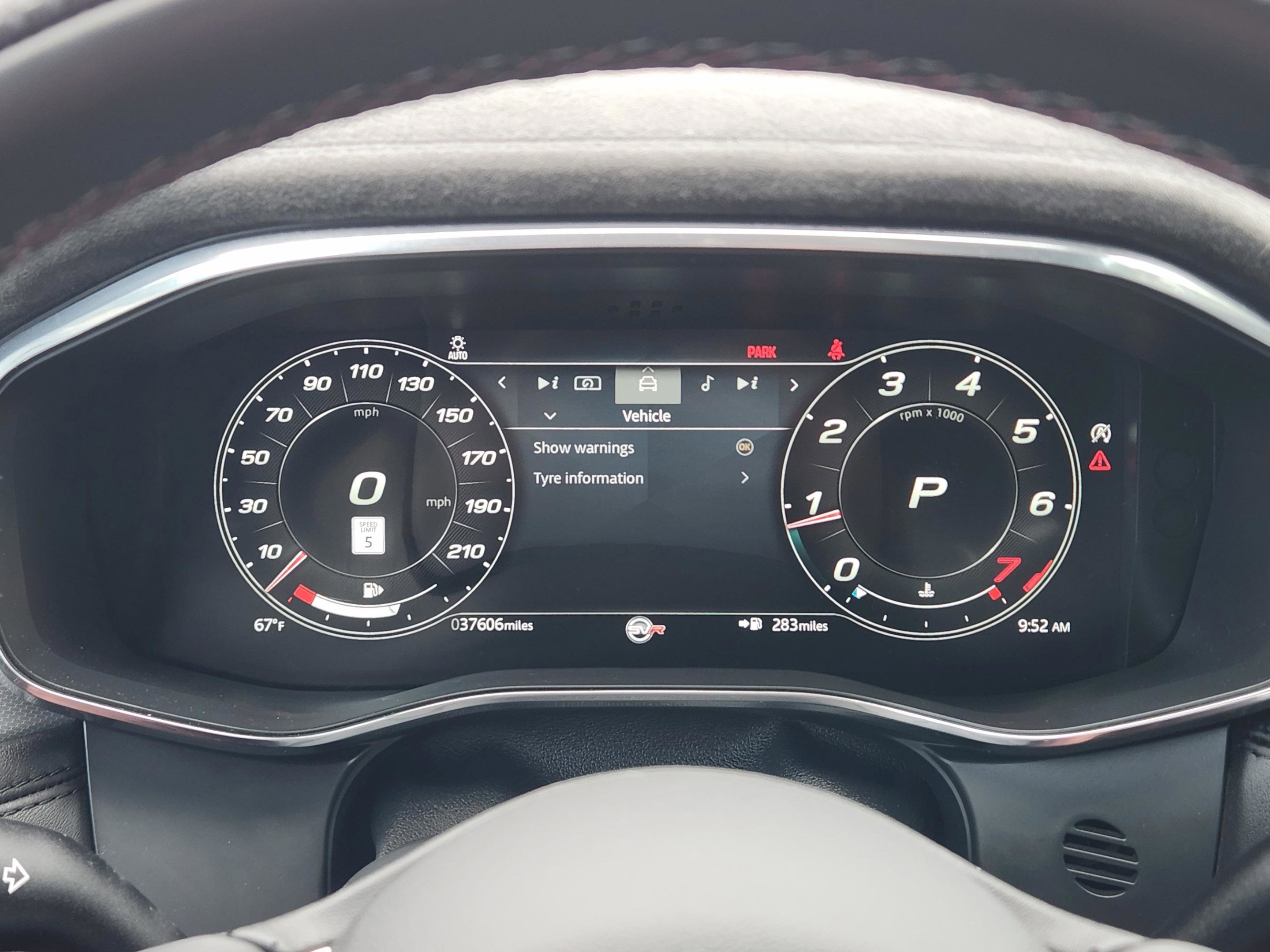 Used 2022 Jaguar F-PACE SVR image 9