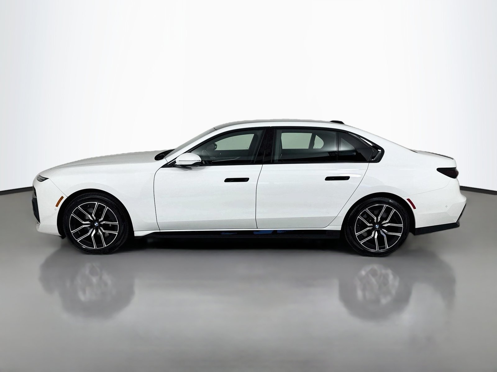 Used 2026 BMW 740i RWD image 4