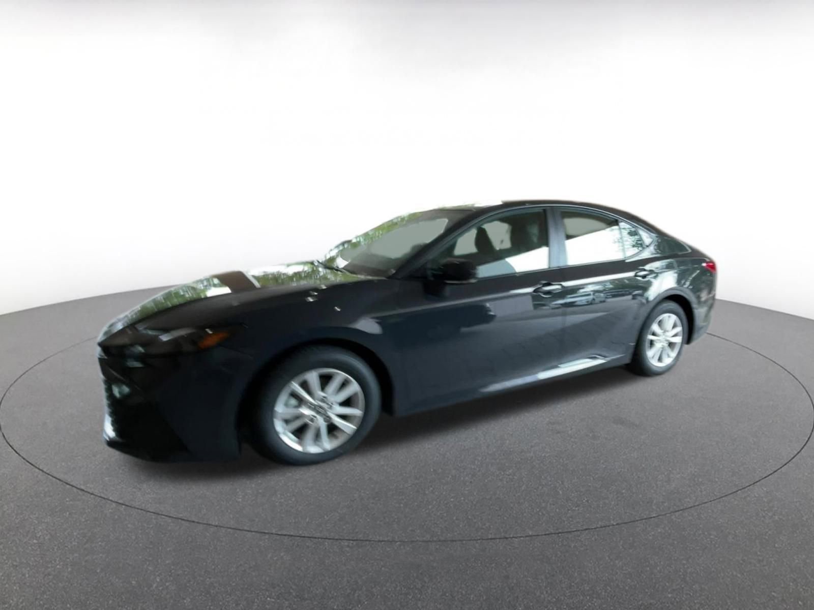 Used 2025 Toyota Camry LE image 8