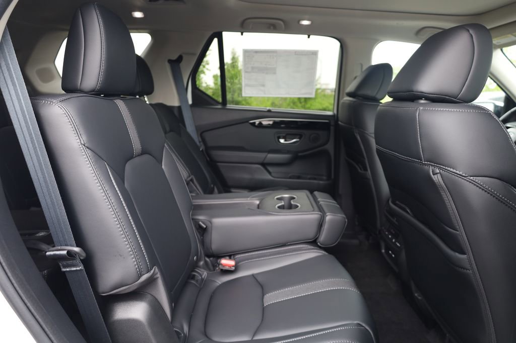 New 2025 Honda Pilot Touring image 33