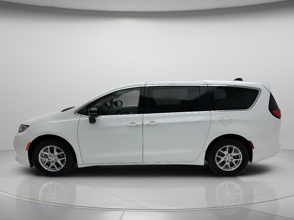Used 2024 Chrysler Pacifica Touring-L FWD image 7