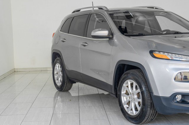 Used 2016 Jeep Cherokee Latitude w/ Cold Weather Group AWD/4WD image 66