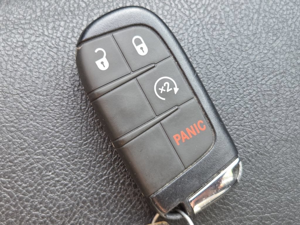 Used 2023 Jeep Compass Latitude AWD/4WD image 36