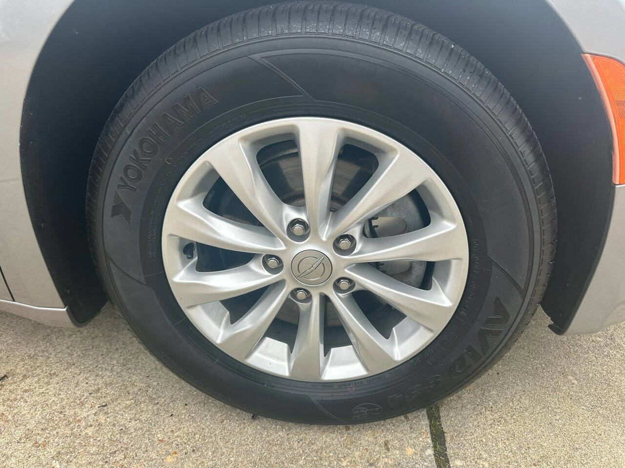 Used 2018 Chrysler Pacifica Touring-L Plus FWD image 8