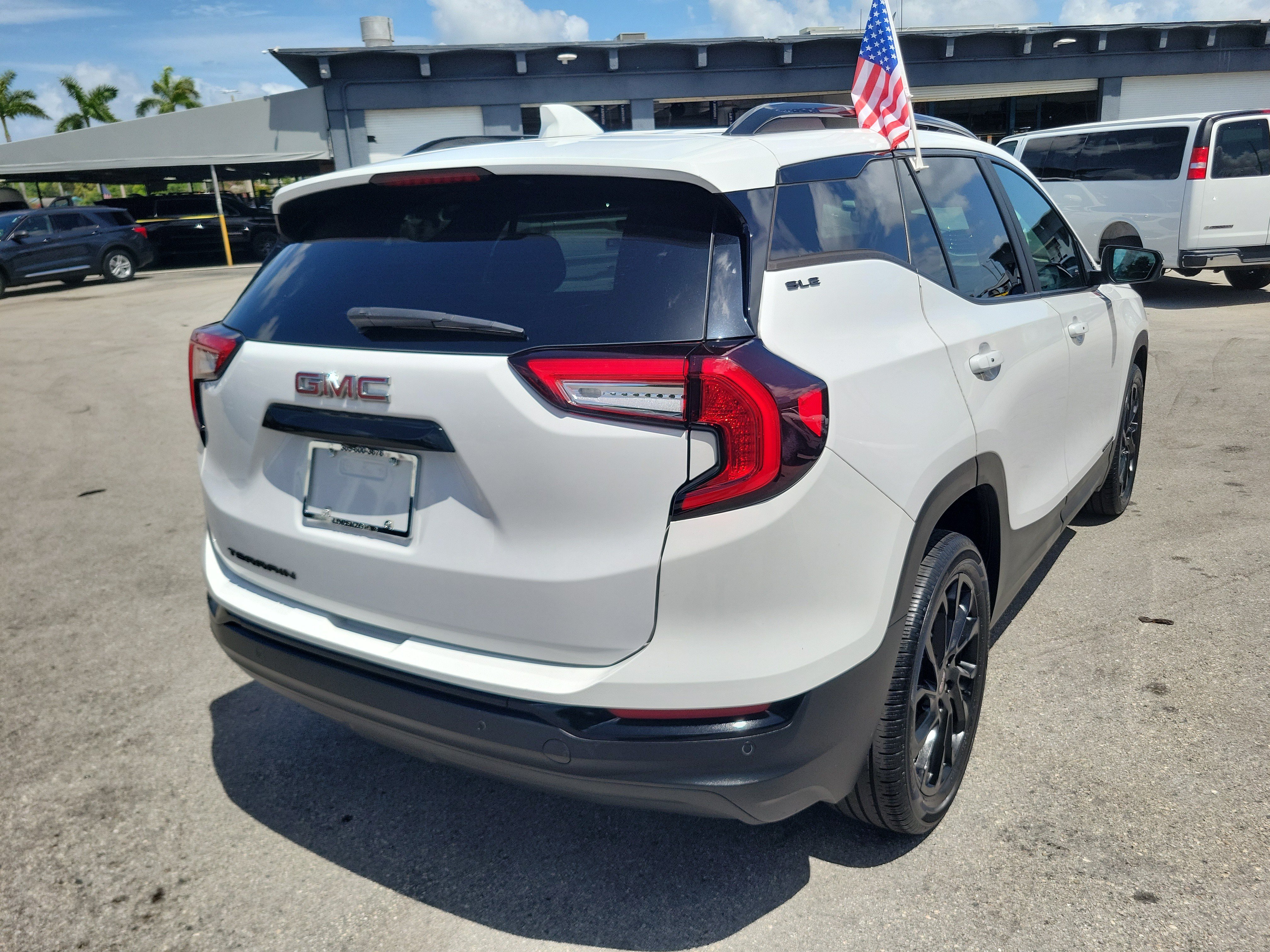 Used 2023 GMC Terrain SLE w/ Driver Convenience Package FWD image 5