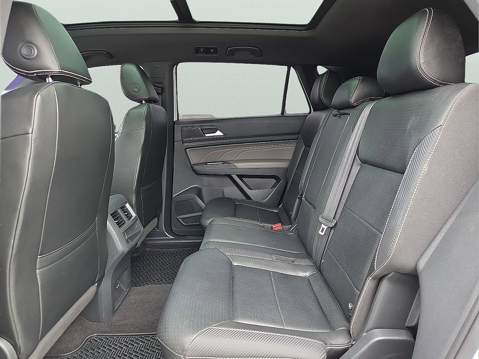 Used 2021 Volkswagen Atlas Cross Sport SEL R-Line FWD image 10