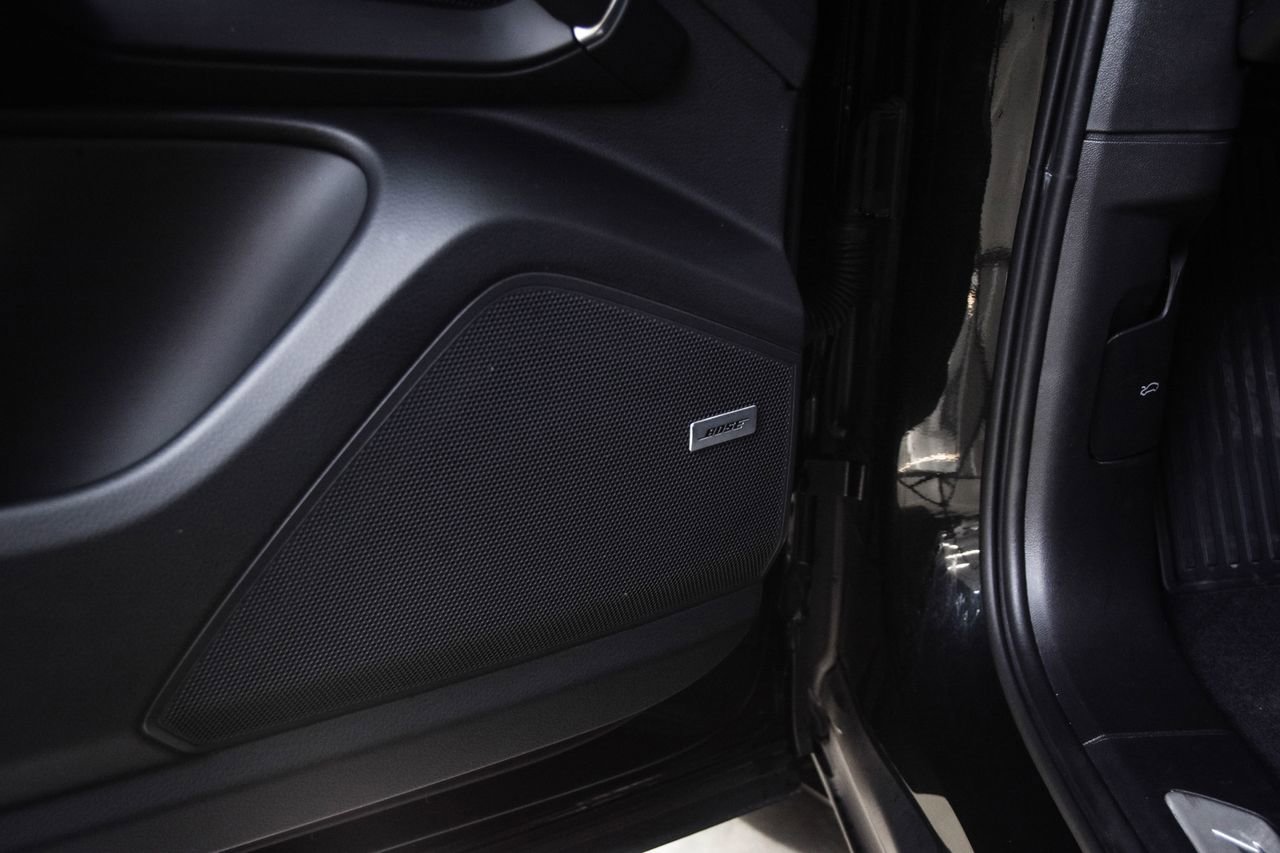 Certified 2023 Porsche Cayenne Platinum Edition image 21