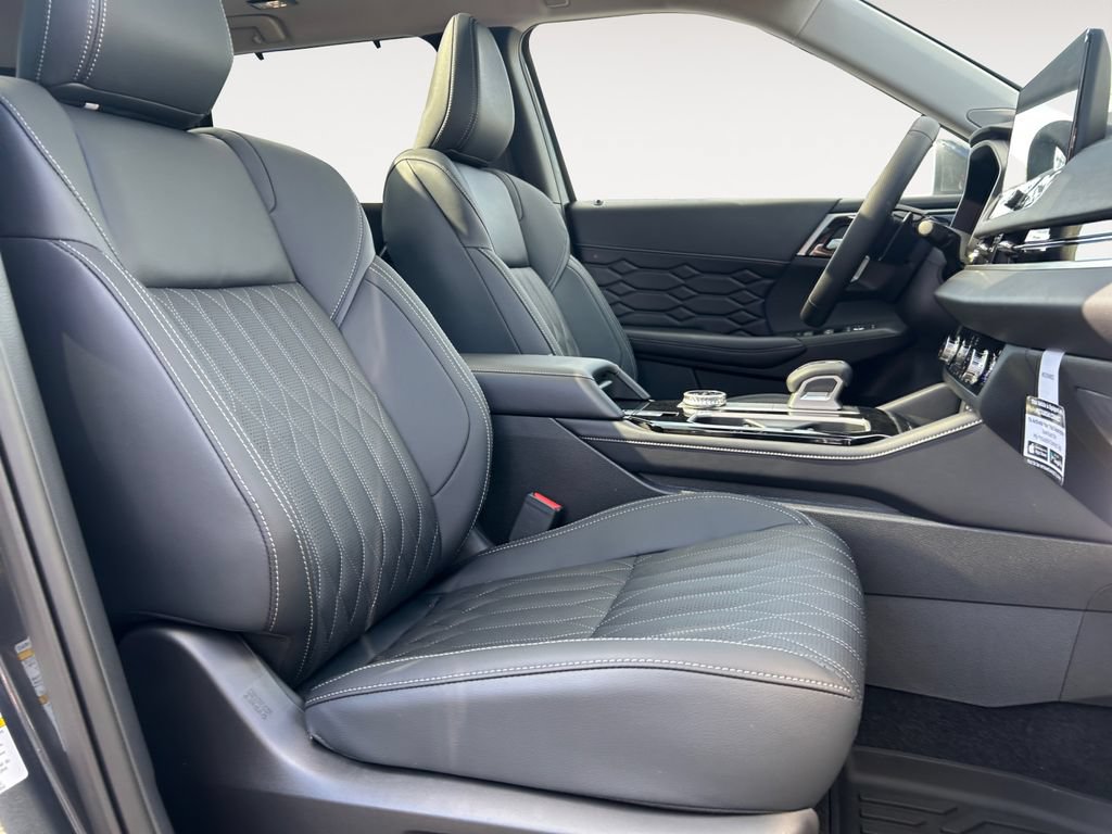 New 2026 Mitsubishi Outlander SEL FWD image 15