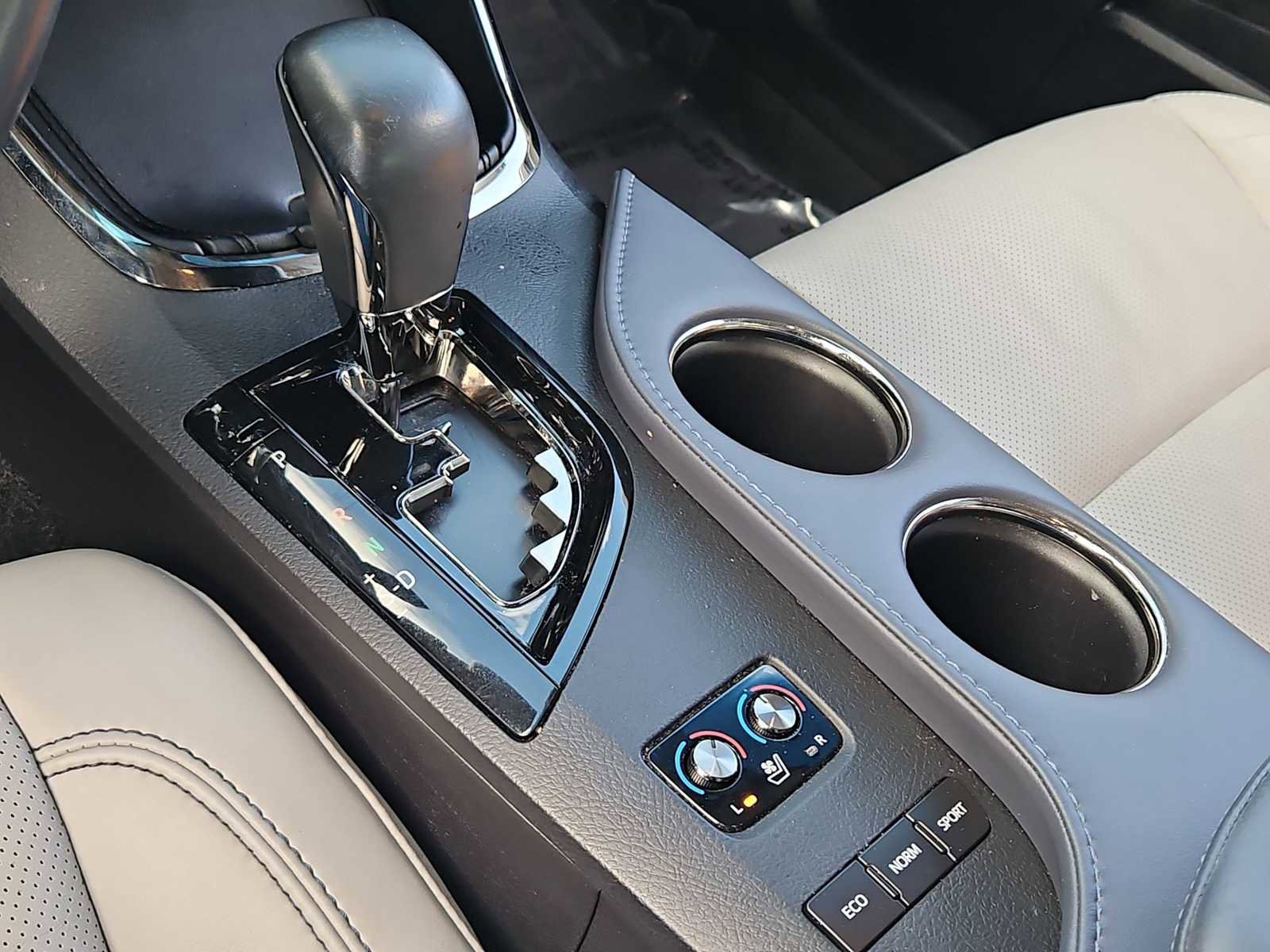 Used 2014 Toyota Avalon Limited image 34