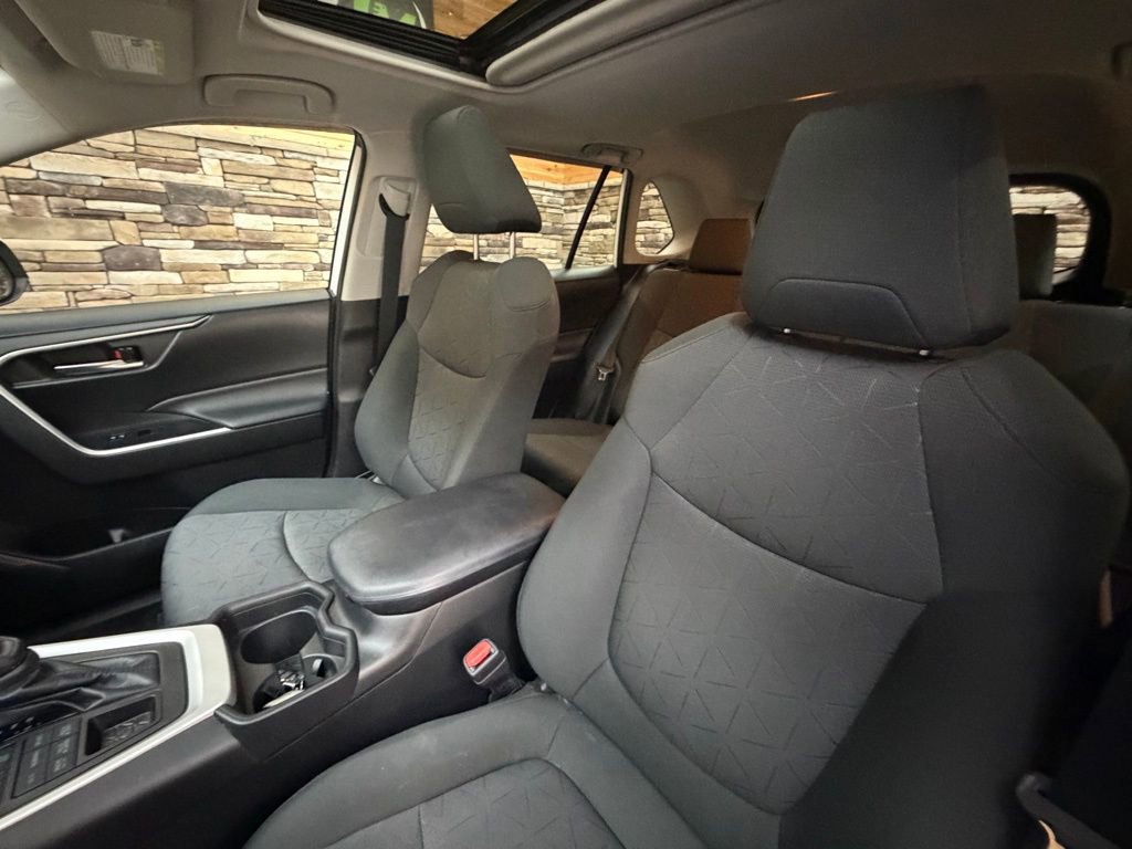 Used 2020 Toyota RAV4 XLE w/ Convenience Package image 12