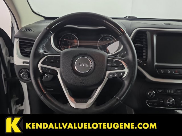 Used 2017 Jeep Cherokee Overland w/ Technology Group AWD/4WD image 13