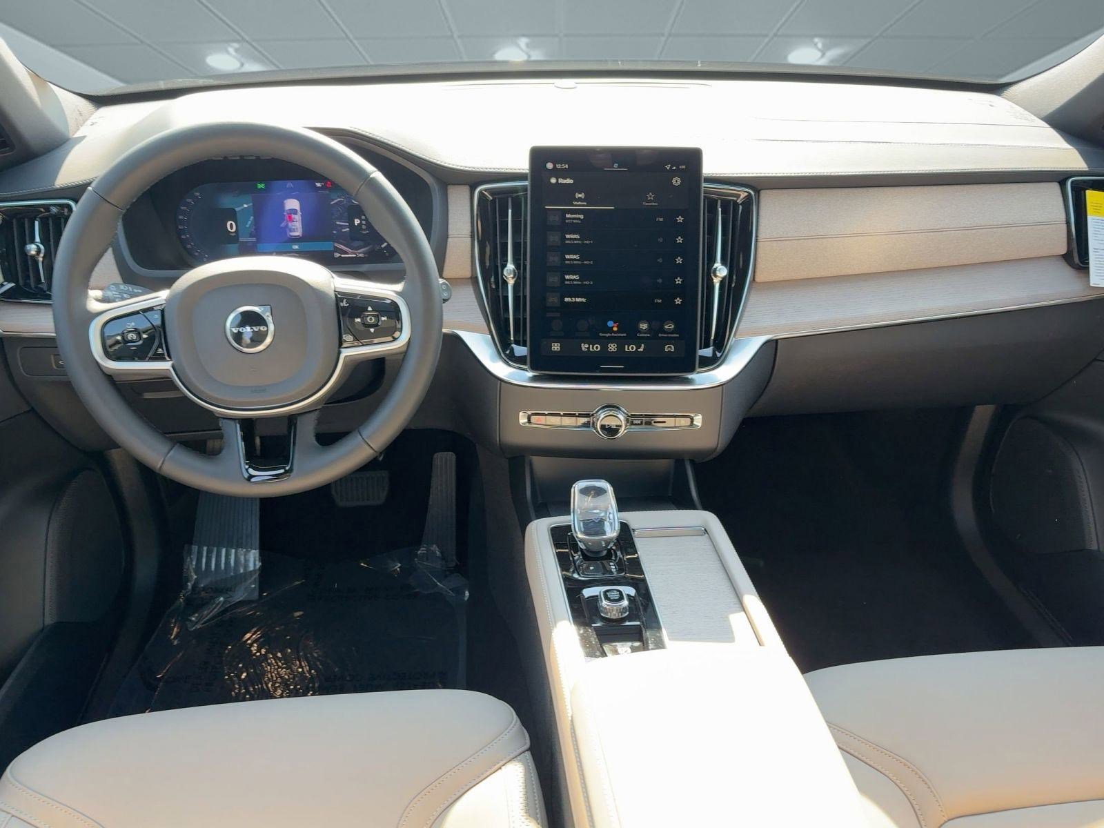 New 2026 Volvo XC90 B6 Plus w/ Protection Package Premier image 24