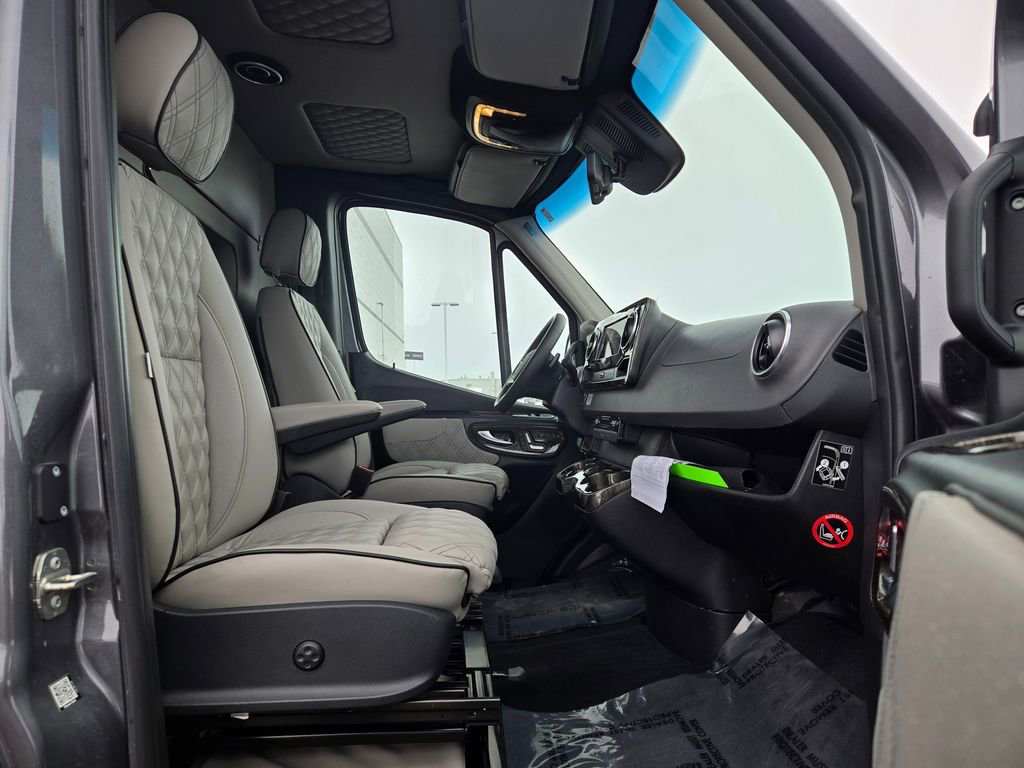 Used 2023 Mercedes-Benz Sprinter 3500 w/ Parking Package image 18