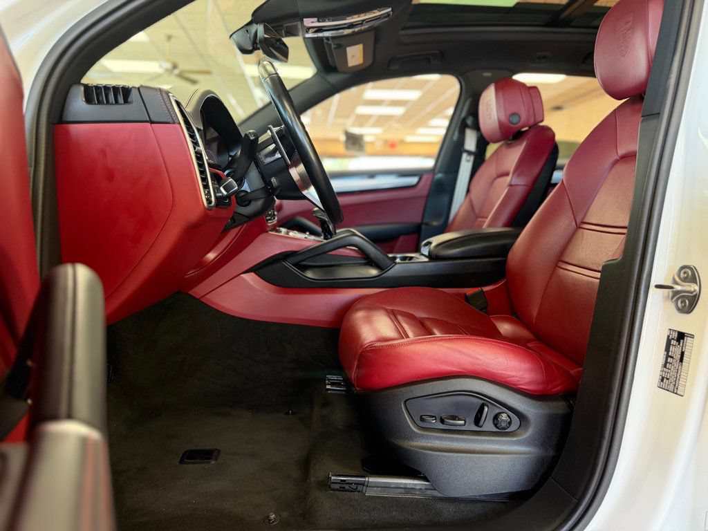 Used 2023 Porsche Cayenne AWD/4WD image 20