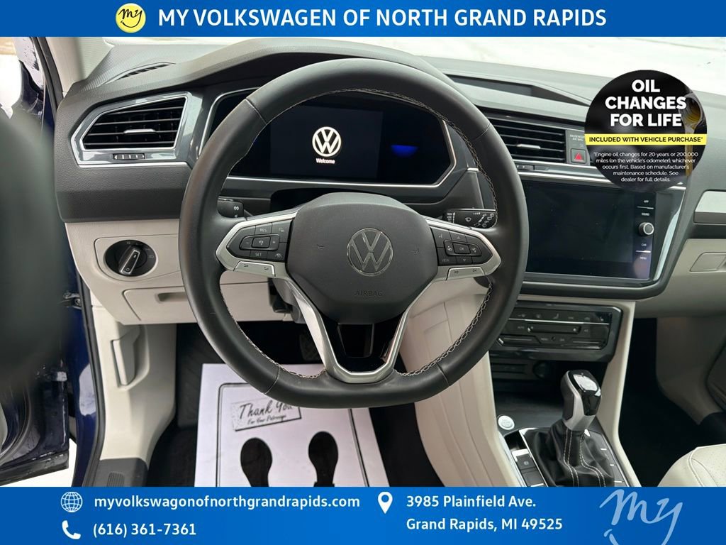 Used 2022 Volkswagen Tiguan SE w/ Panoramic Sunroof Package image 14
